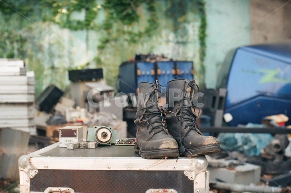 구두,군화,폐허,shoe,millitary,전쟁,쓰레기,빈티지사진,빈티지느낌,빈티지감성,vintage