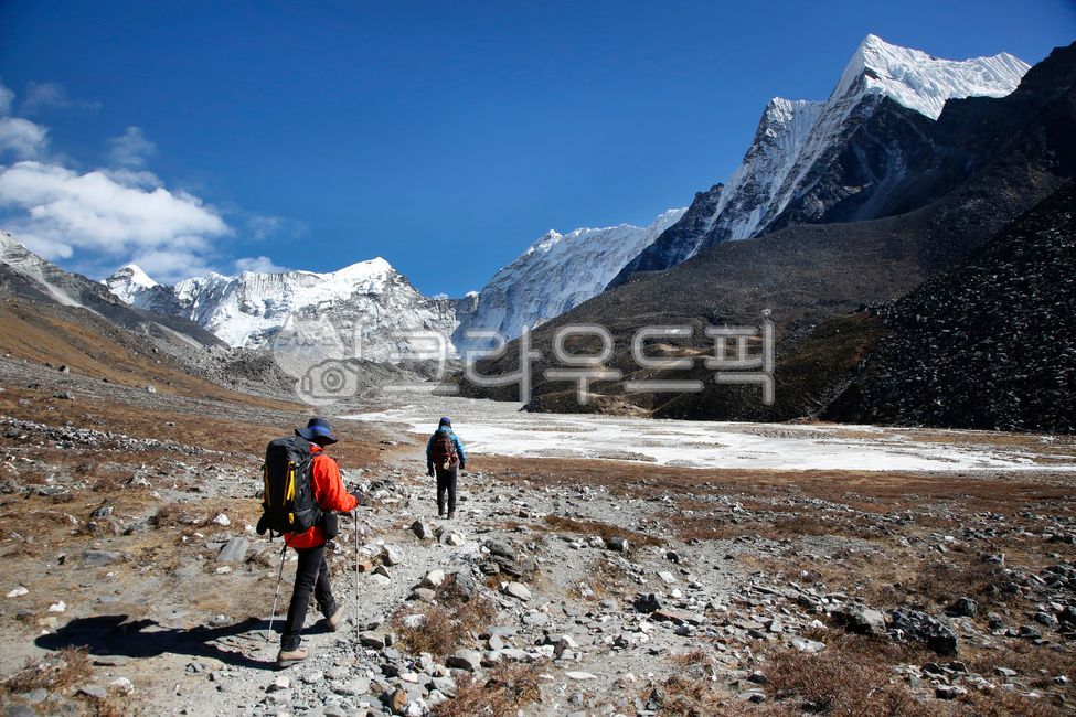 히말라야,트레킹,등산,아웃도어,네팔,산,야외,파란하늘,사람,인간,남자,등산가,등산객,산악인,눈,배낭,에베레스트산,경치,풍경,himalayas,trekking,hiking,nepal,mountains,outdoor,blueskies,people,humans,men,mountainclimbers,snow,backpack,mountaineverest,scenery,스포츠,레저,운동,sports,leisure,exercise