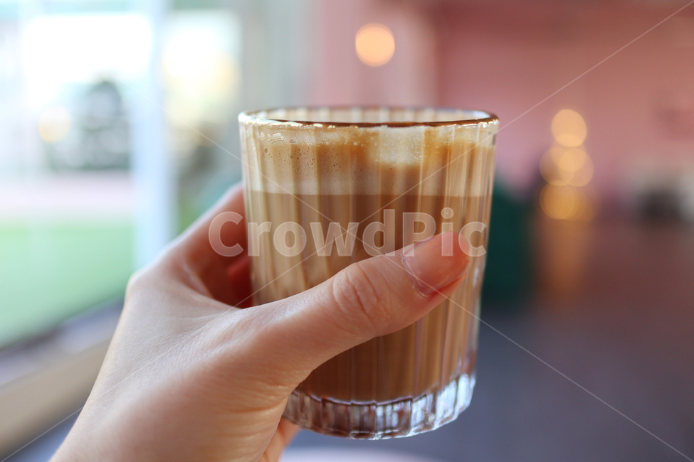 커피,라떼,손,카페,컵,유리컵,음료,커피,카페,coffee,cafe