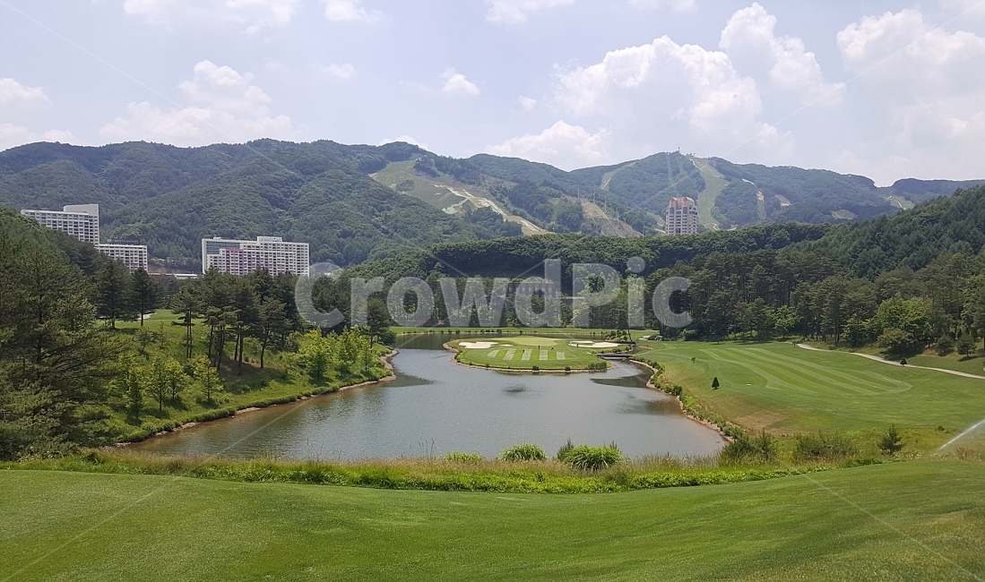 골프장,강원도,호수,골프,페어웨이,헤저드,golf,sports,자연,풍경,전망,운동,pond,산,mountain,자연,풍경,nature,landscape,스포츠,레저,운동,sports,leisure,exercise,outdoors,옥외,field,들