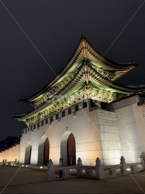 고궁,광화문,전통,한국전통,한국문화,야경,밤,풍경,nightscape,night,landscape,한국전통,한국문화,korean traditional,korean culture,랜드마크,landmark,tourist attraction,한국랜드마크,한국관광지,한국명소,korea landmark,korea tourist attraction,건축물,건물외관,exterior,building,structure,architecture,construction,pagoda,탑,건물,shrine,신사,worship,예배