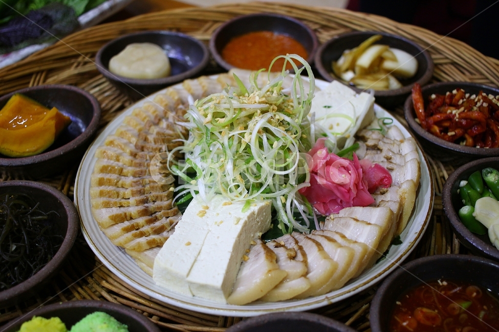 보쌈,한식,젓갈,쌈장,한국음식,수육,파채,koreanfood,음식,식재료,요리,food,cook,meal,dishes,food reserves,육류,고기,meat,한식,한국음식,한국요리,korean food,korean dishes,korean meal,korean cook