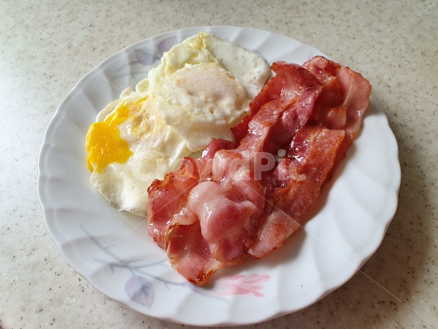 계란,계란프라이,베이컨,아침식사,계란후라이,접시,음식,식재료,요리,food,cook,meal,dishes,food reserves