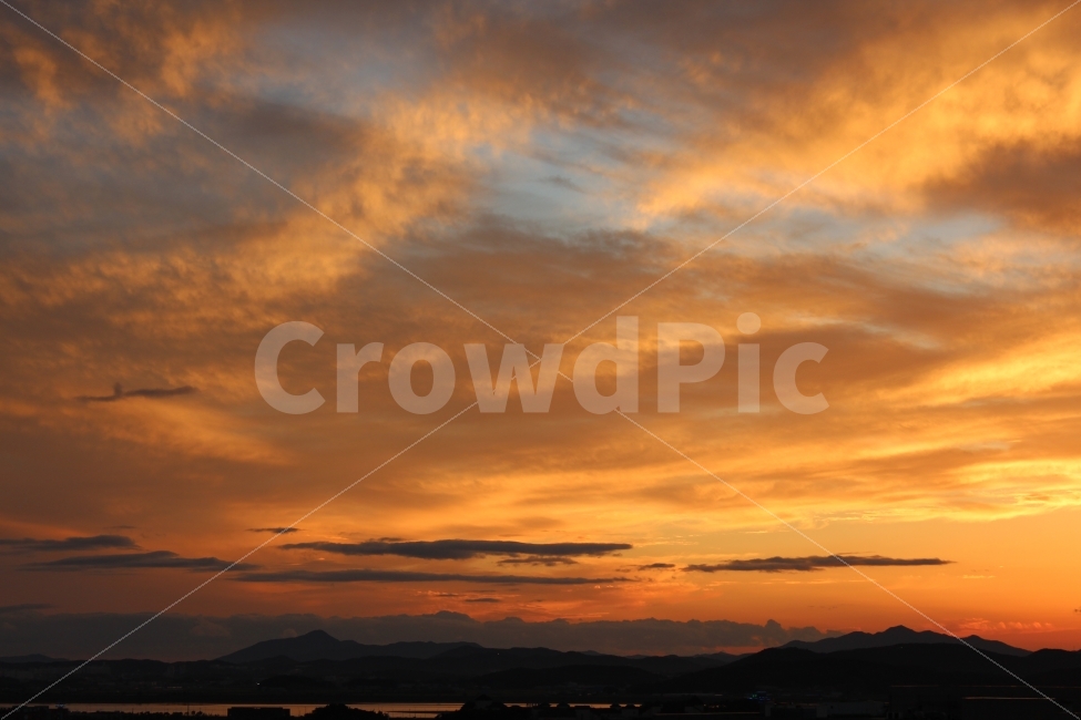 하늘,석양,구름,붉은석양,지는해,자연,풍경,nature,landscape,outdoors,옥외,sky,red sky,붉은 하늘,dusk,황혼,dawn,새벽,sunset,일몰