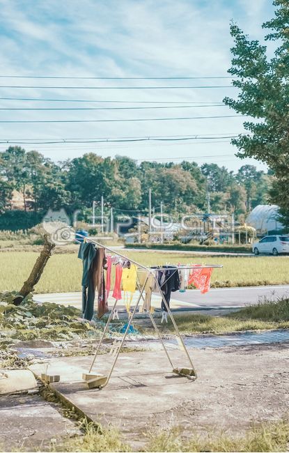 빨랫대,빨래,빨랫감,야외건조,건조,시골,시골마을,시골길,파란하늘,푸른하늘,일상,한가한,여유로운