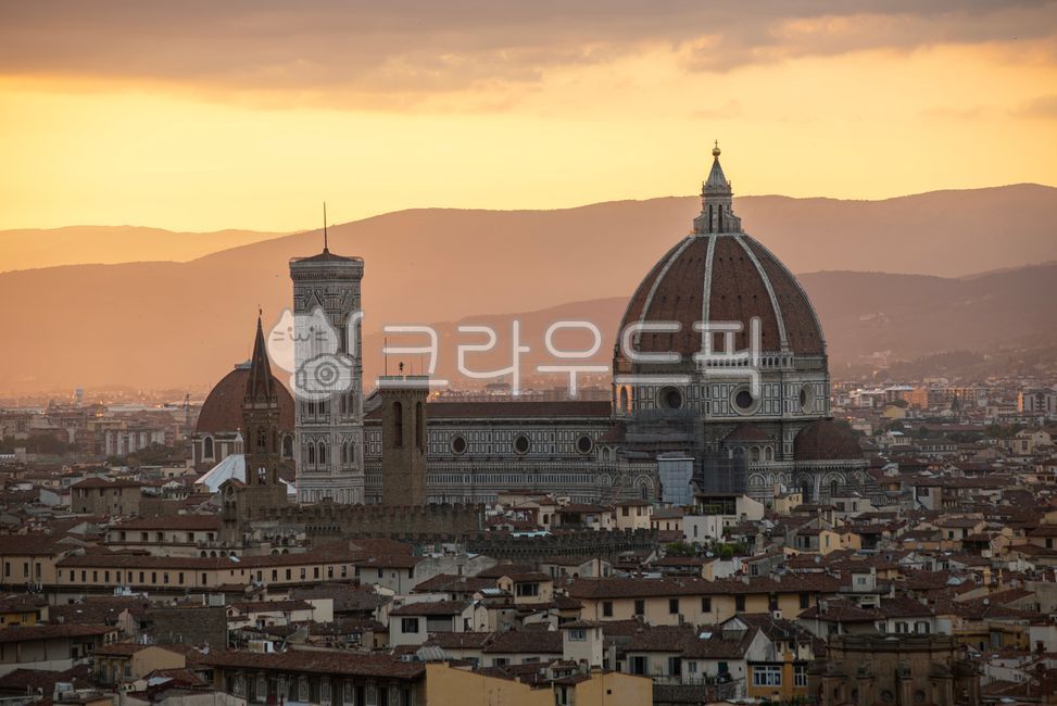 Florence,Cathedral,medieval city,construct,dome,building,Duomo,sunset,Italy,cathedral,vault,tower