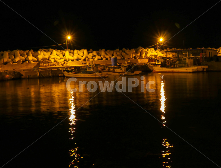 새벽,배,항구,가로등,바다,불빛,물비침,감성,ship,sea,nightview,야경,밤,풍경,nightscape,night,landscape,산업,industry,industrial,어업,fishery,fishing industry