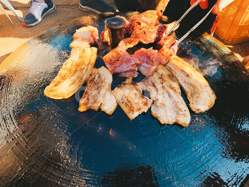 요리,술안주,안주,고기,육류,음식,삽결살,숯불,캠핑,구이,시골