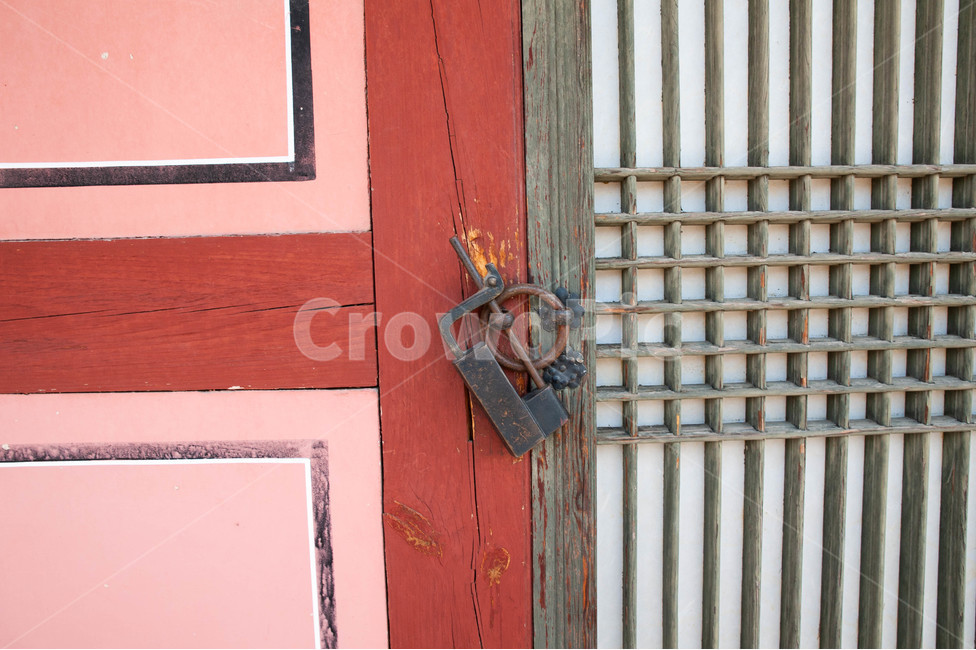 자물쇠,잠금,잠금장치,잠김,열쇠,전통,lock,문,오래된,key,locked,door,한국전통,한국문화,korean traditional,korean culture,건축물,건물외관,exterior,building,structure,architecture,construction