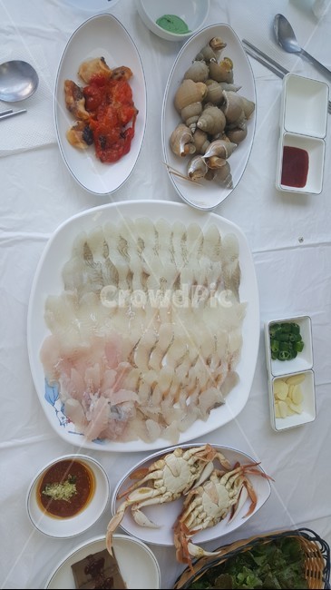 회,횟집,광어,소라,게,음식,식재료,요리,food,cook,meal,dishes,food reserves,수산물,해산물,fishery products,seafood