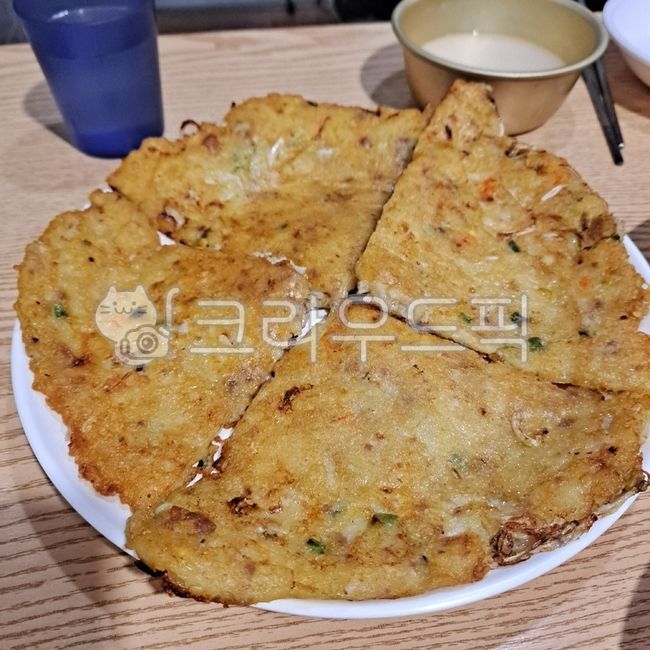 Bindaetteok,Makgeolli,mung bean pancake,Mung Bean Bindaetteok,jeon