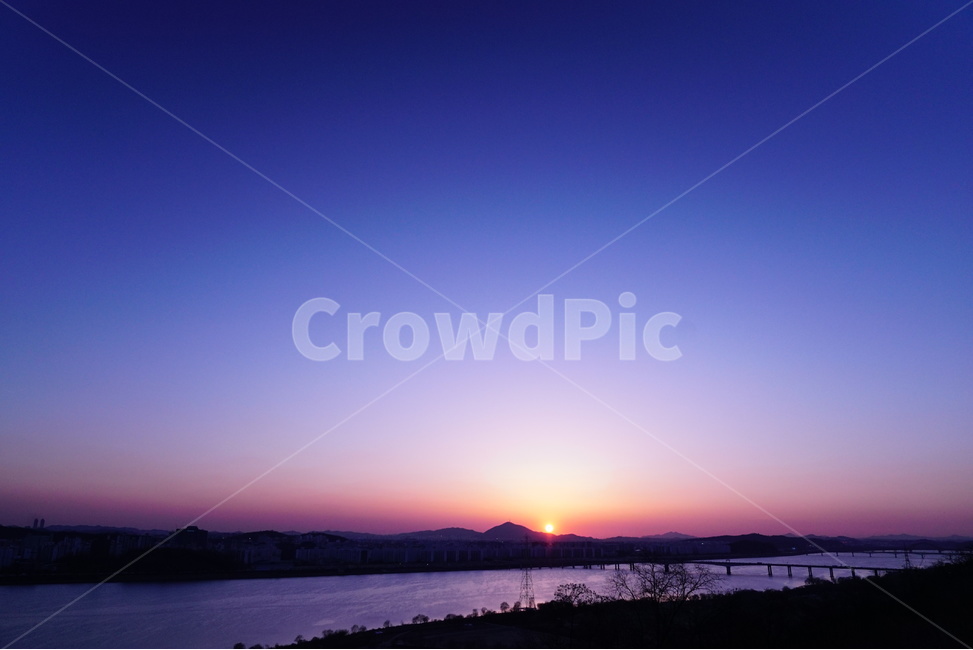 일몰,하늘,노을,구름,석양,자연,풍경,nature,landscape,outdoors,옥외,sky,dusk,황혼,sunset,red sky,붉은 하늘,dawn,새벽