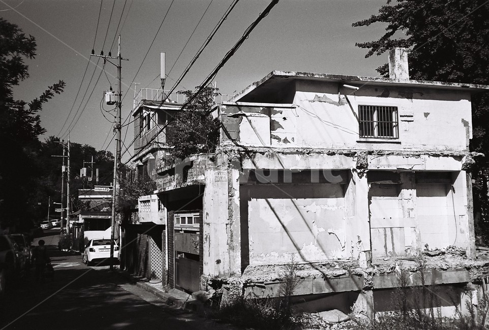 모노크롬,monochrome,흑백사진,필름,필름사진,film,도시,city,골목,건물,building,urban,빈티지사진,빈티지느낌,빈티지감성,vintage,흑백,모노톤,monochrome,black and white