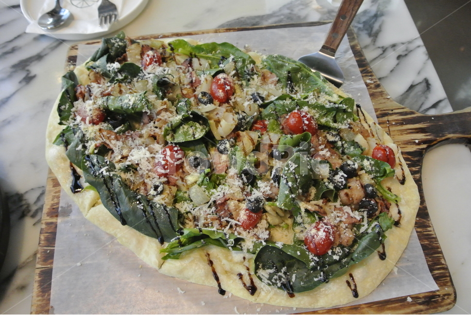 wood fired pizza,pizza,vegetable pizza,Italian Pizza,food