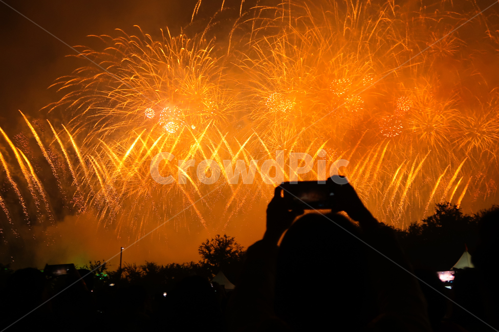 불꽃놀이,불꽃,불꽃축제,한강불꽃,한강,여의도,축제,여의도불꽃축제,야경,밤,풍경,nightscape,night,landscape,사람,인물,인간,human,person,축제,행사,festival,carnival,event,nature,자연,outdoors,옥외