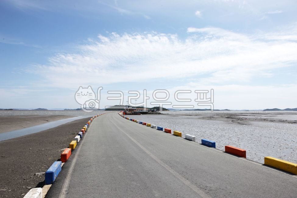 갯벌,하늘,둑,방파제길,구름,맑음,차선이탈방지,도로,섬,수평선,mudflats,sky,embankment,breakwaterroad,clouds,clear,lanedepartureprevention,road,island,horizon