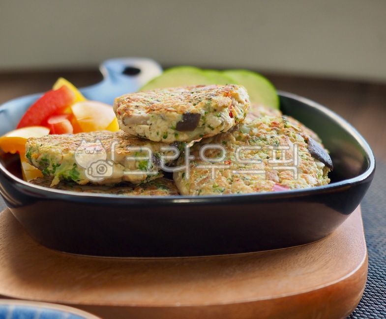 한식,동그랑땡,고기전,음식,한국음식,아시아음식,전통음식,한국전통음식,추석음식,설날음식,명절음식,요리,식사,원형,고기요리,meat,koreanfood,asianfood,traditionalfood,koreantraditionalfood,chuseokfood,food,holidayfood,sidedish,cooking,meal,circle,채소,반찬,음식,식재료,요리,food,cook,meal,dishes,food reserves,한식,한국음식,한국요리,korean food,korean dishes,korean meal,korean cook