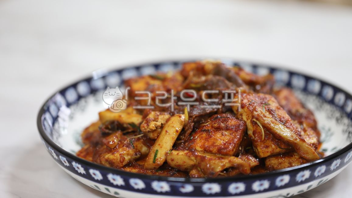 sesameseeds,seasoning,saledball,marbled,boiled,beef,plate,vegetable,afforestation,redpepperpowder,Korean food,Stewed beef tofu,ingredients,cooking,salad bowl,mushroom,koreanfood,beancurd,ingredient,sprout,Dallaejang,cook,Soothe,food,meal,dish,plant,chili 