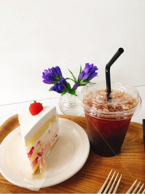 딸기케이크,아메리카노,카페,케이크,커피,디저트,음식,식재료,요리,food,cook,meal,dishes,food reserves,디저트,간식,후식,dessert,snack