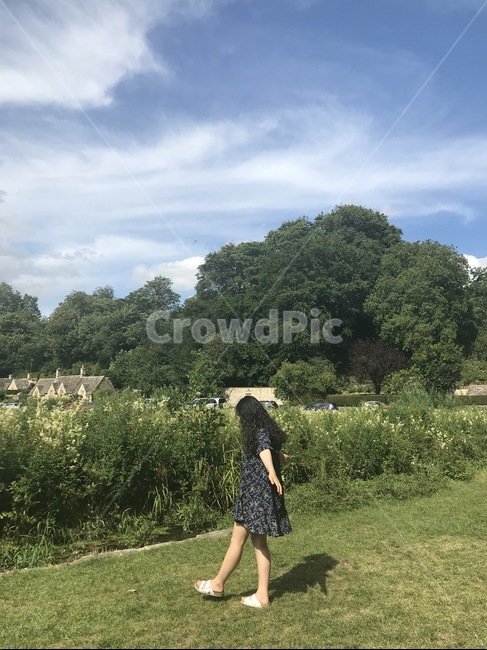 유럽,영국,인간,person,사람,여자,옆모습,숲,나무,초록,잔디,풀,맑은날씨,사람,인물,인간,human,person,여성,여자,woman,female,lady