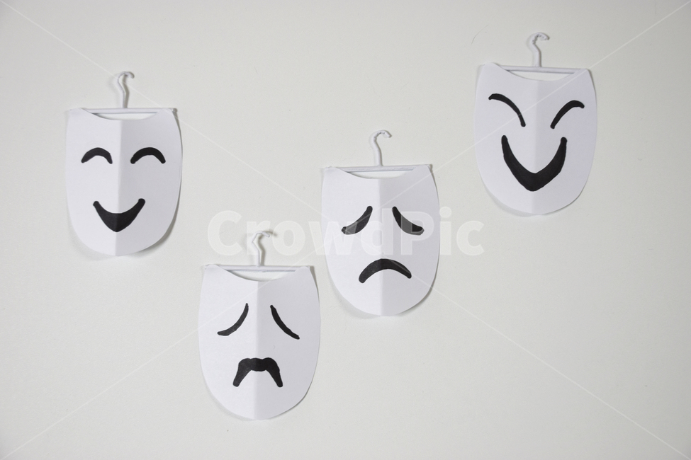 종이얼굴,사회,소통,사업,비지니스,비즈니스,스케치,남성,남자,얼굴,상사,표정,의사소통,가면,마스크,이모티콘,우울,우울증,왕따,슬픔,기쁨,절망,환희,행복,희망,소셜,국민,미소,도안,만화,정치,흑백,감정표현,기분,feeling,emotion,연출,컨셉,콘셉,direction,concept