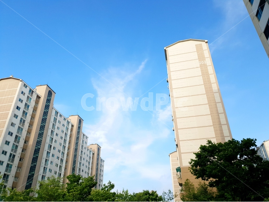 아파트,경매,부동산,빌딩,집,사무실,하늘,구름,나무,맑음,시원한,봄,도시,풍경,city,landscape,한국도시풍경,한국도시경관,korea cityscape,건축물,건물외관,exterior,building,structure,architecture,construction,monument,기념물,건물