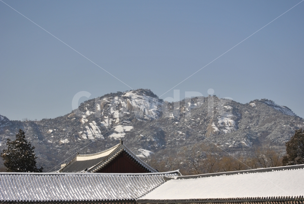 경복궁,겨울,겨울경복궁,한옥,시선,풍경,눈내린경복궁,겨울,계절,winter,season,랜드마크,landmark,tourist attraction,한국전통,한국문화,korean traditional,korean culture