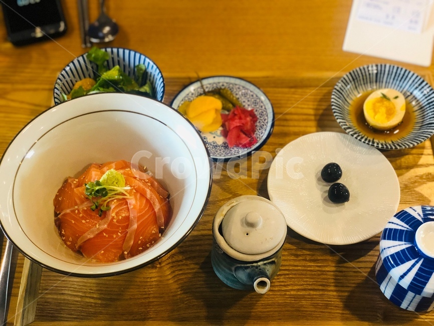 음식,식사,연어덮밥,연어,요리,bowl,사발,밥,고기,생선,와사비,분홍,덮밥,식재료,food,cook,meal,dishes,foodreserves,수산물,seafood,fisheryproducts,해산물,일식,일본음식,일본요리,japanesefood,japanesedishes,japanesemeal,japanesecook,음식포스터,사케동,한끼식사,혼밥,무순,고추냉이,플레이팅,신선한,맛있는,한끼,메뉴,음식메뉴,음식점,salmon,rice,wasabi,radishsprouts,fresh,fish,kitchen,cooking,wood,wooden,plating,menu,menuboard,계란,포도,grape,egg,야채,vegetable,salad,샐러드,음식,식재료,요리,food,cook,meal,dishes,food reserves