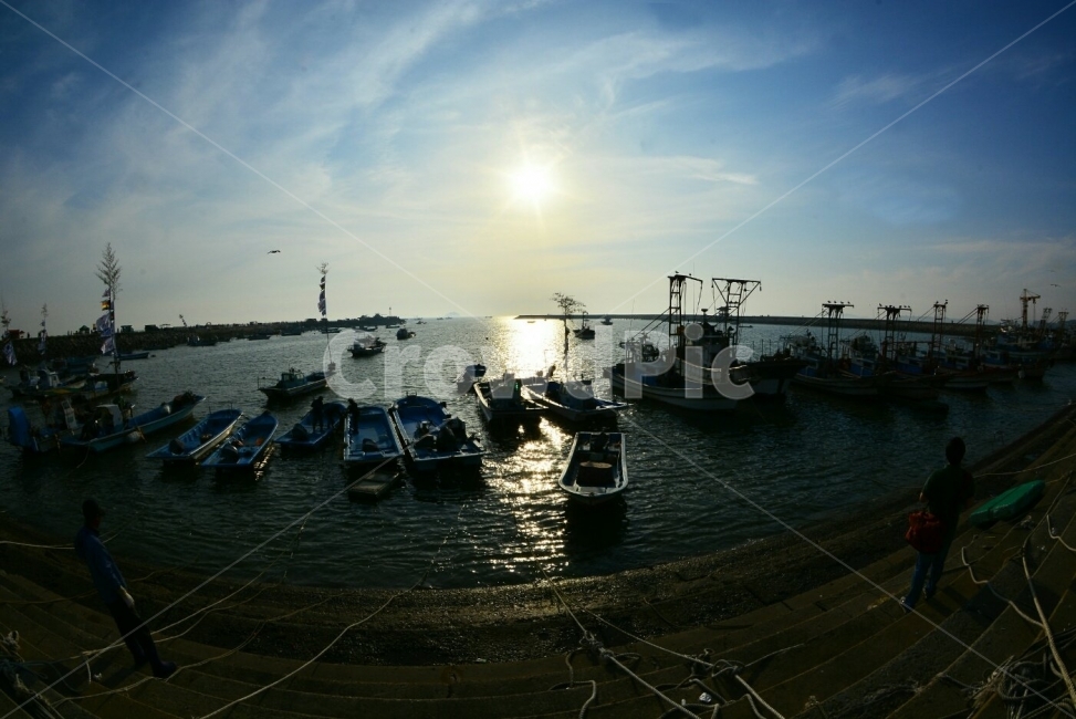 풍경,해넘이,일몰,바다,궁평항일몰,자연,nature,landscape,산업,industry,industrial,어업,fishery,fishing,대중교통,교통수단,traffic,transportation,새,갈매기,노을,해질녁,동물,animal,조류,birds,석양,황혼,태양,구름,항구,한국자연풍경,한국자연경관,한국풍경,한국,대한민국,korea,해변,beach,sea,궁평낙조,낙조,누각,정자,풍경사진,엽서,화성,여행,서해바다,서해,낚시,갯벌,coast,sunset,sunrise,gull,commongull,korean,culture,실루엣,그림자,silhouette,shadow,역광,역광사진,손사진,손,원기옥,산업,industry,industrial,어업,fishery,fishing industry
