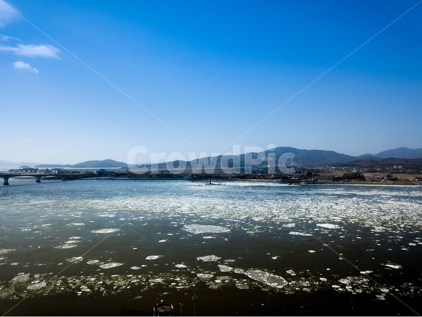 강화도,겨울바다,바다,드론,드론사진,초지대교,다리,유빙,바다유빙,겨울,섬,동명항,겨울,계절,winter,season,자연,풍경,nature,landscape,outdoors,옥외,water,물,land,땅