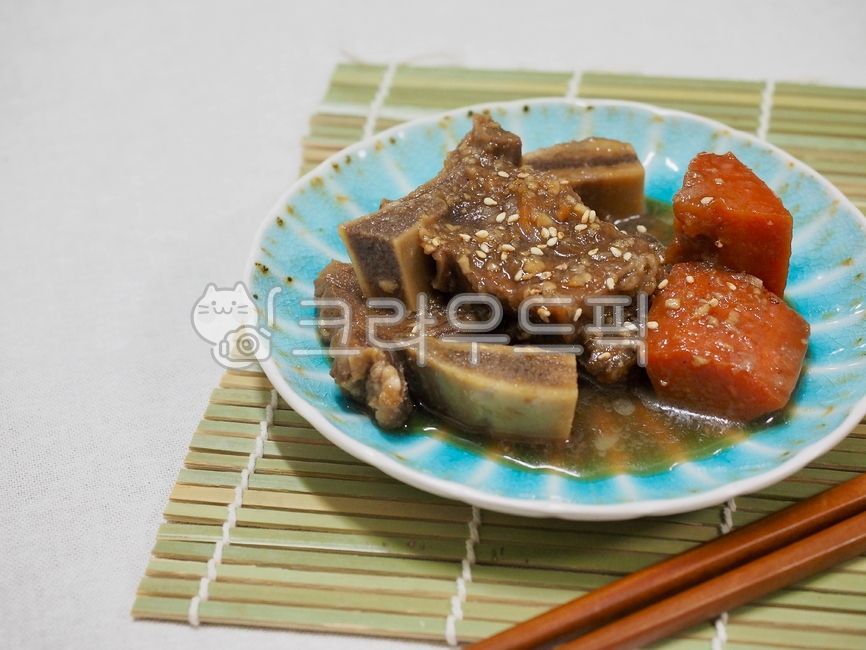 steak,asianfood,beef steak,sidedish,beef,sauce,Korean traditional food,galbijjim,side dish,Korean food,beefribs,Asian food,cooking,beefrib,beefsteak,traditionalfood,koreanfood,beef ribs,Korean,koreantraditionalfood,food,meal,Beef Dishes,Beef rib stew,back