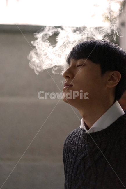 남자,남성,흡연,담배,담배연기,연기,금연,건강,니코틴,사람,인물,인간,human,person,남성,남자,man,male,건강,헬스웨어,헬스케어,healthware,health care,감성,sensible,feeling