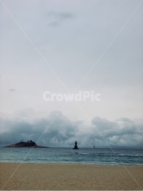바다,모래,구름,하늘,등대,자연,풍경,nature,landscape,해변,바다,beach,sea,ocean,대양,water,물,outdoors,옥외,land,땅,shoreline,해안선