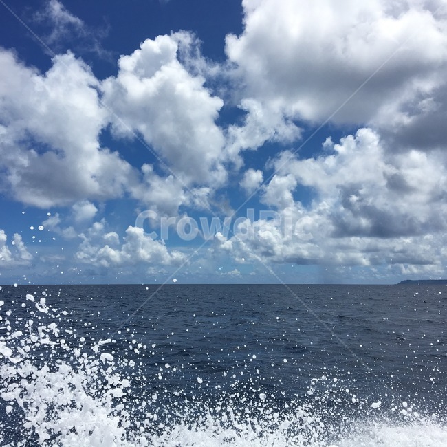 바다,sea,하늘,푸른하늘,sky,ocean,beach,파도,생동감,물방울,보트