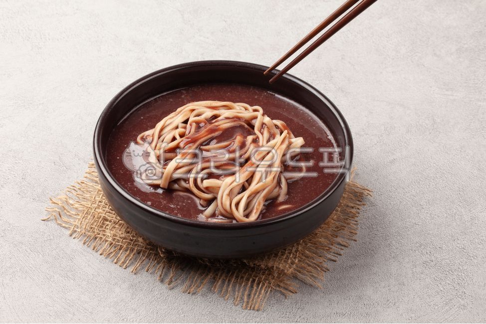 팥죽,팥칼국수,칼국수,전통음식,동지팥죽,요리,음식,겨울,계절,식재료,면류,면요리,한국음식,한국요리