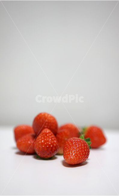 딸기,strawberry,과일,음식,겨울철과일,빨강,레드,red,베리,음식,식재료,요리,food,cook,meal,dishes,food reserves,과일,열매,fruit