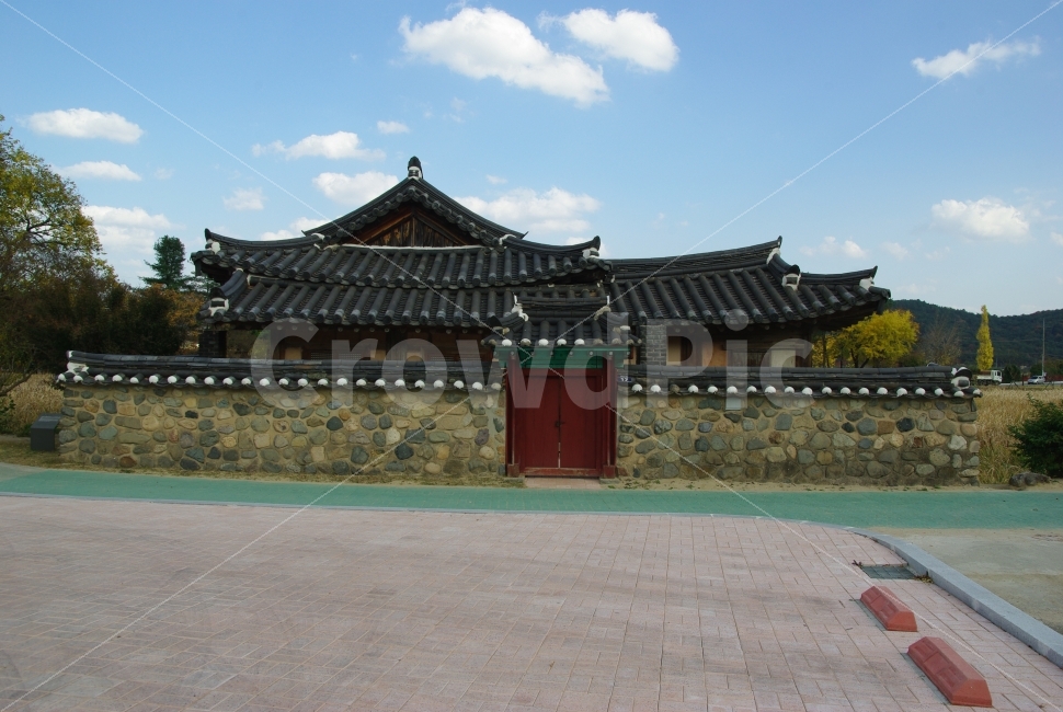 경주,서출지,이요당,전설,사적지,유적지,관광지,통일전,화랑교육원,경북산림환경연구원,가을,풍경,정자,한옥,전통건축,기와,처마,곡선,연못,신라,한국전통,한국전통,한국문화,korean traditional,korean culture,건축물,건물외관,exterior,building,structure,architecture,construction