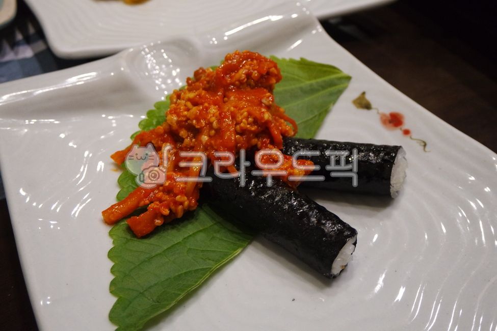 side dish,kimbap,Chungmu Gimbap,food,Sesame