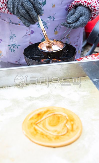 squid game,brequet,old snacks,movie squid game,fire,squidgame,belt,BackgroundBackground,koreantraditionalfood,dalgonagame,heart,Korean traditional snacks,koreantraditionalsweets,background,person,dalgona,oldfashionedsweets,Dalgona Game,love,candy,snack,fl