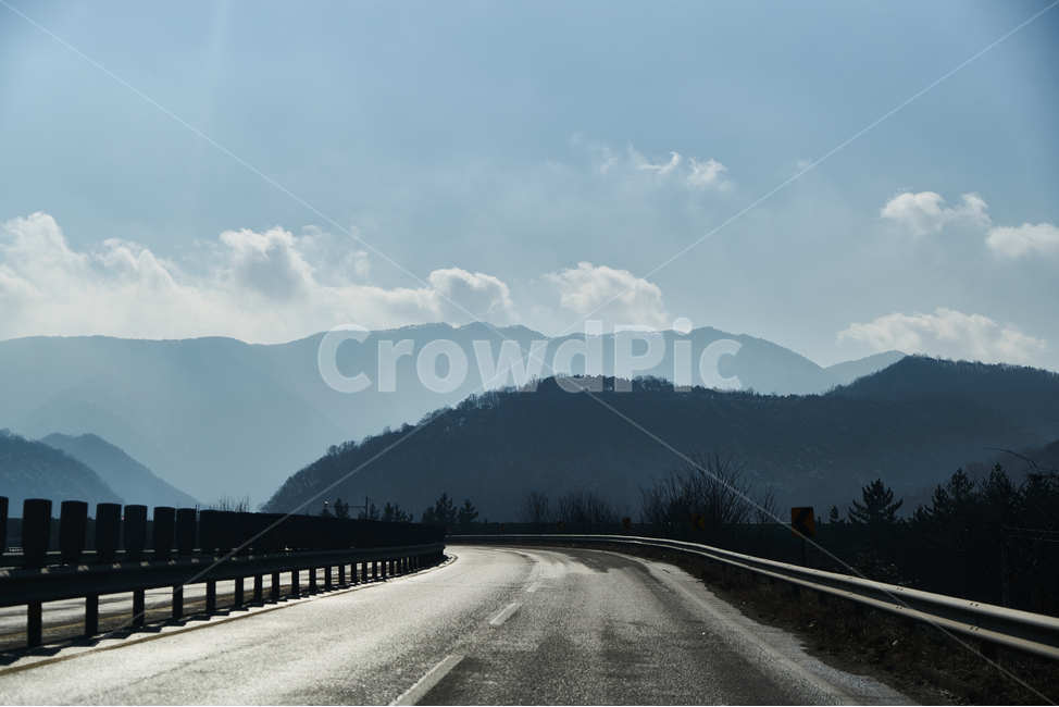 도로,고속도로,산맥,푸른하늘,구름,질주,절경,자연,풍경,nature,landscape,road,asphalt,아스팔트,highway,freeway,고속 도로