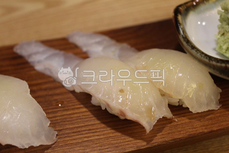 seafood,company dinner,flatfish sushi,Japanese food,flatfish sashimi,fish dishes,meal,premium,Fish sushi,sushi,sashimi