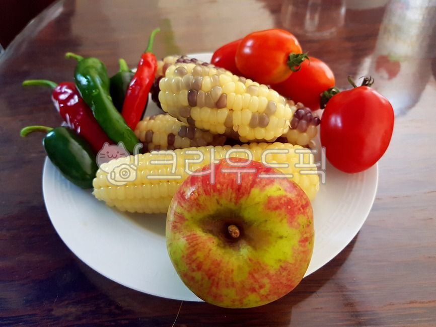 tomatoes,peppers,corn,apples,Fruits