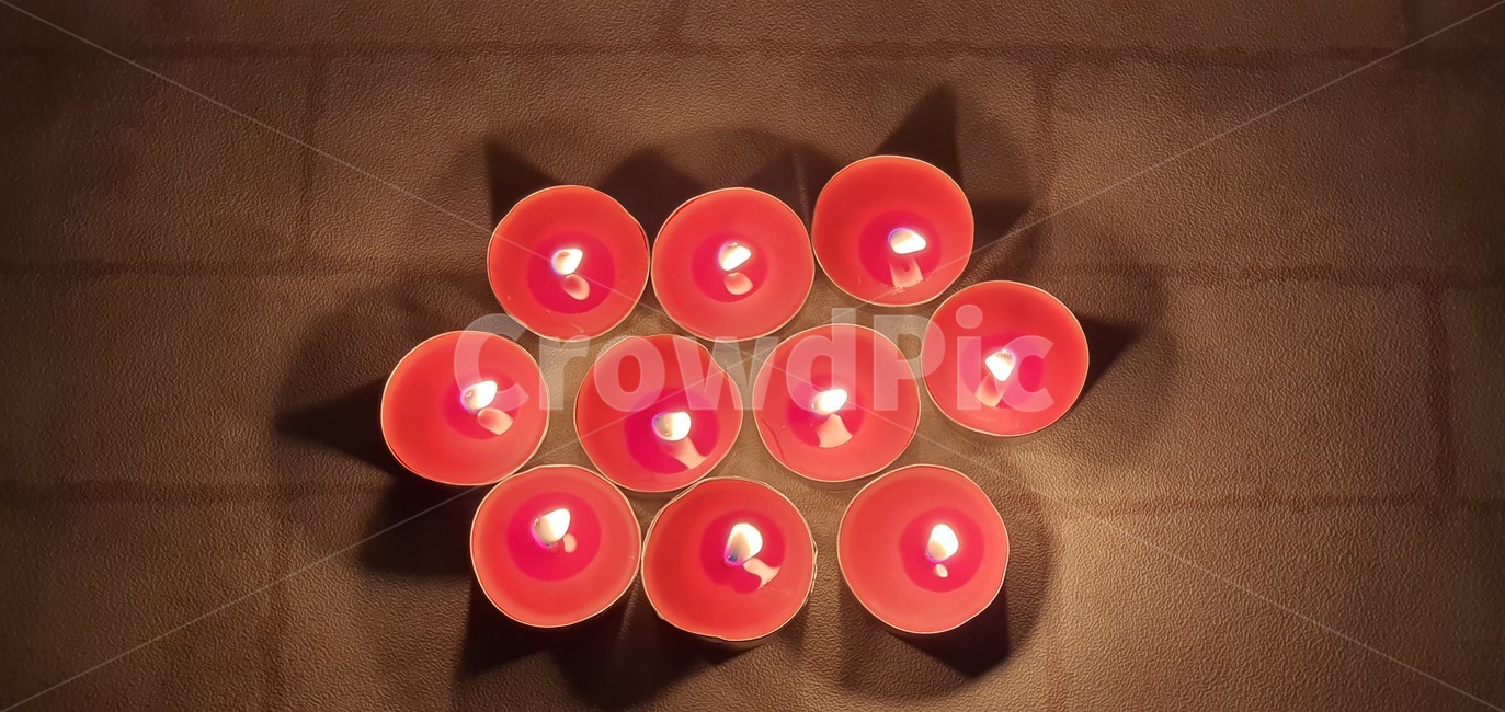 양초,초,불,불빛,어두움,불꽃,candle,flame,background,decoration,fire,christmas,dark,night,celebration,holiday,candlelight,light,yellow,glowing,bright,wax,xmas,religion,glow,church,burn,peace,burning,symbol,romance,black,design,festive,darkness,many