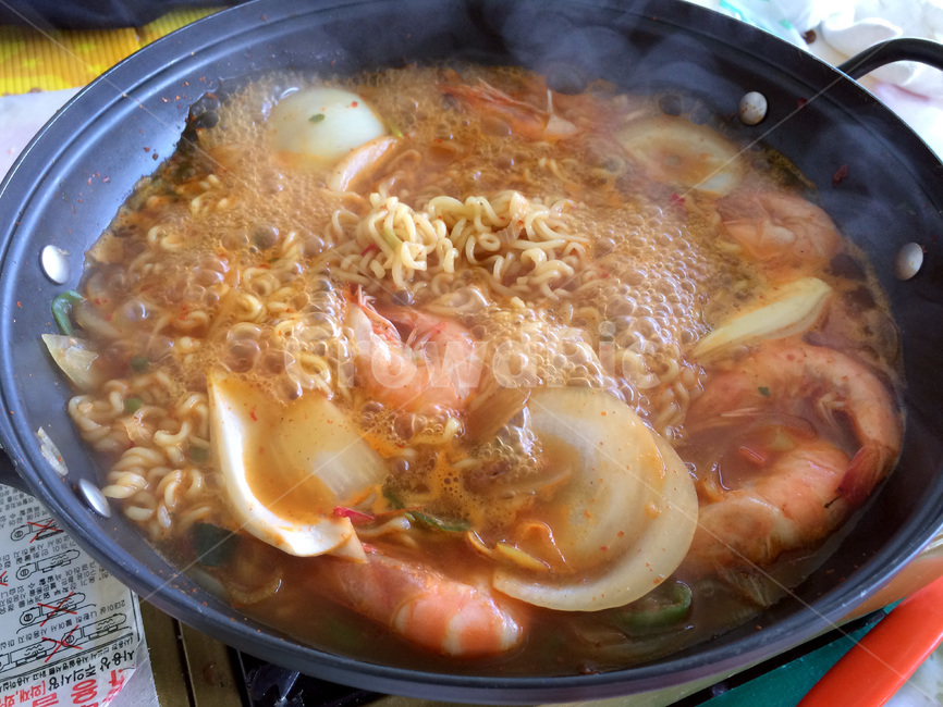라면,해물,새우,음식,요리,식사,식당,면,국물,간식,ramen,seafood,shrimp,food,cooking,meals,restaurants,noodles,soup,snacks