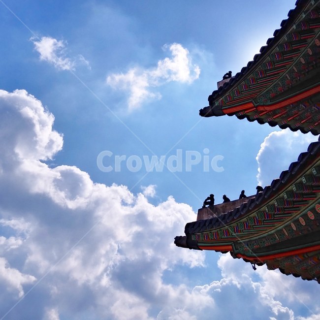 경복궁,전통,한국전통,처마,어처구니,조각상,한국,architecture,temple,worship,korean,korea,culture,sky,하늘,구름