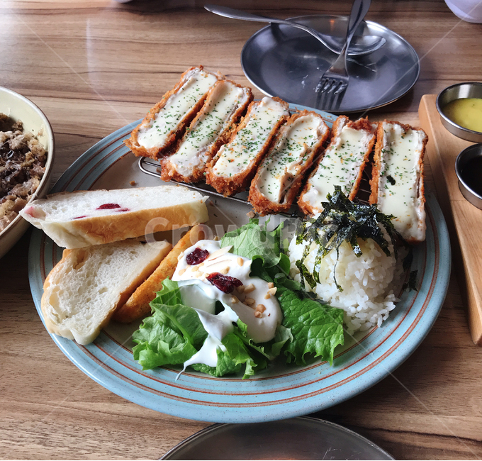 치즈돈까스,돈까스,음식,양식,데이트,빵,샐러드,음식,식재료,요리,food,cook,meal,dishes,food reserves,양식,서양음식,서양요리,western food,western dishes,western meal,western cook