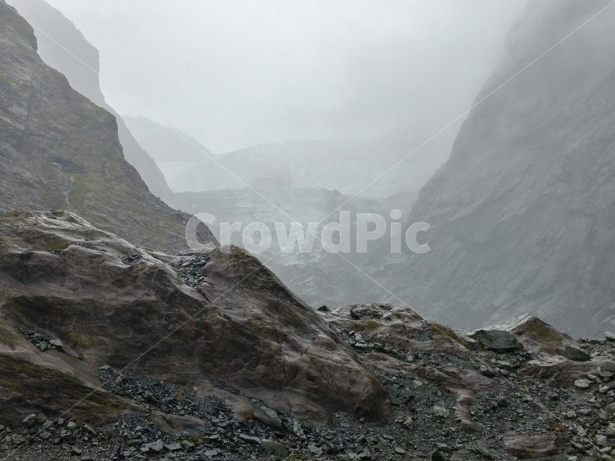 등산,안개,산,암벽,빙하,비,연무,자연,풍경,nature,landscape,rubble,파편,gravel,자갈,dirt road,흙길,road,도로,outdoors,옥외,mountain