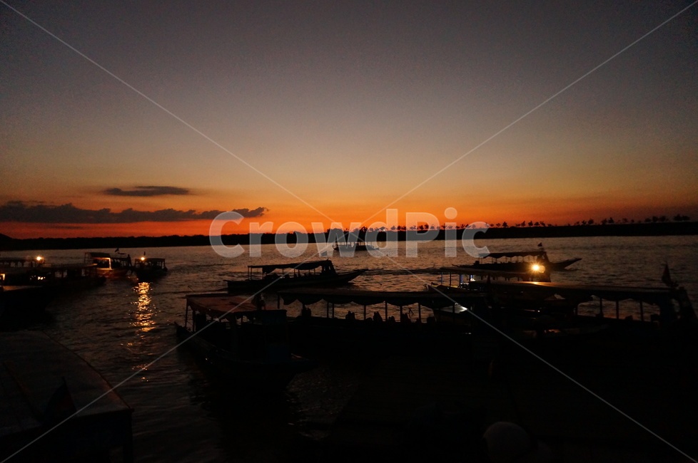 워터프론트,waterfront,물,water,light,빛,sunset,redsky,붉은노을,황혼,sky,flare