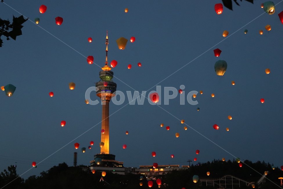 대구,풍등,풍등축제,야경,관등놀이,야경,밤,풍경,nightscape,night,landscape,랜드마크,landmark,tourist attraction,한국랜드마크,한국관광지,한국명소,korea landmark,korea tourist attraction,축제,행사,festival,carnival,event,architecture,건축물,building,건물,tower,탑