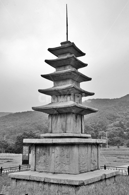 보원사지5층석탑,보물제104호,서산,석탑,통일신라,고려초,백제계양식,흑백,한국전통,한국문화,korean traditional,korean culture,조각상,동상,석상,조형물,statue,bronze statue,stone statue,흑백,모노톤,monochrome,black and white